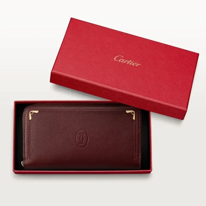 Zipped International Wallet, Must De Cartier – Burgundy Calfskin, Golden Finish – Cartier